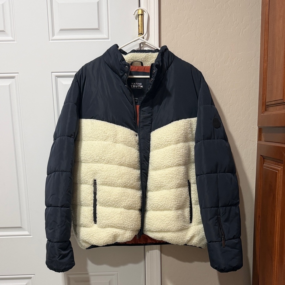 NATIVE YOUTH Men’s Navy and Cream  Sherpa Puffer Jacket XL